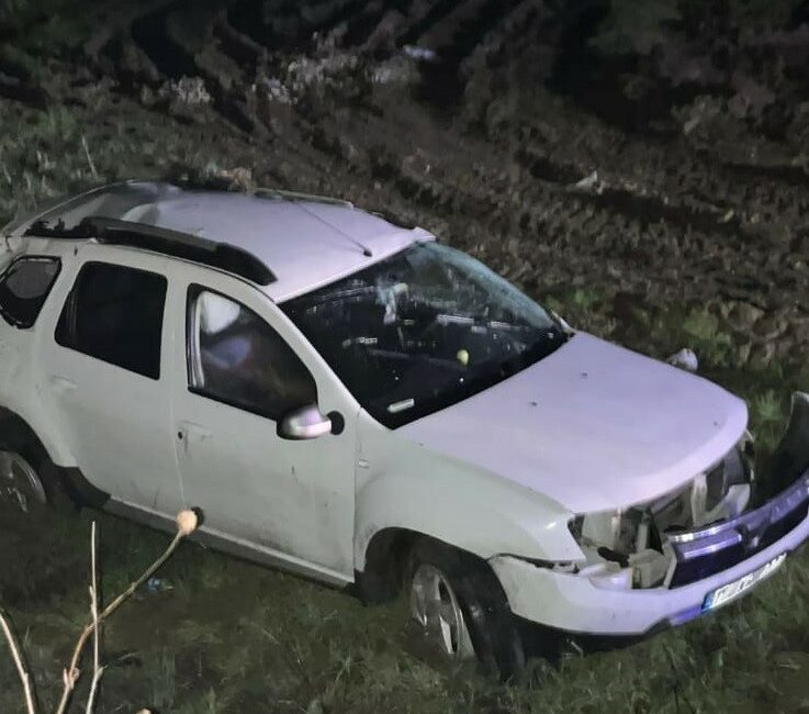 Bursa’da takla atan otomobildeki 2 kişi öldü, 1 kişi yaralandı Bursa’nın Karacabey ilçesinde takla atan otomobildeki 2 kişi öldü, 1
