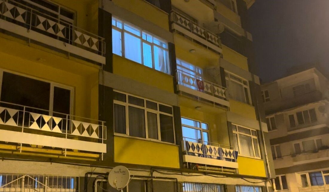 Bursa’da oyun oynarken 3’üncü kattan düşen kız çocuğu öldü Bursa’nın Osmangazi ilçesinde oyun oynarken 3’üncü kattan düşen kız çocuğu