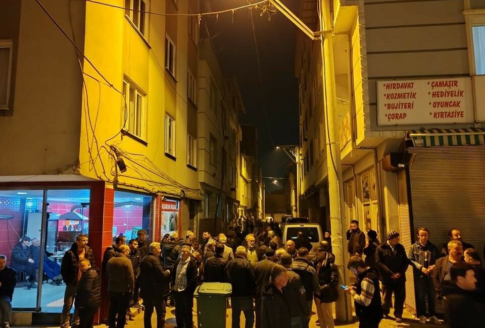 Bursa’da dördüncü kattan düşen inşaat işçisi öldü Bursa'nın Nilüfer ilçesinde, bir inşaatın dördüncü katında kalıp çakarken düşen