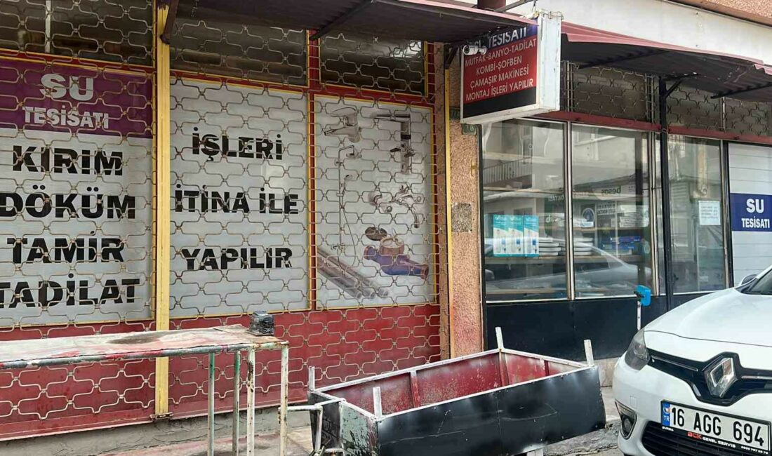 (Özel) Patlak hortum yüzünden müşterisini bıçakladı, işyeri sahibi tutuklandı BURSA'DA İŞYERİ SAHİBİ, ALDIĞI ÜRÜNÜ İADE ETMEK İSTEYEN MÜŞTERİSİNİ BIÇAKLAYARAK