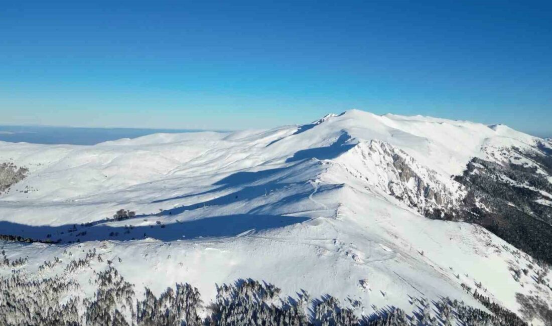 Uludağ’ın eşsiz yayları görüntülendi Uludağ’ın ayak basılmayan karla kaplı yaylaları dron ile görüntülendi.