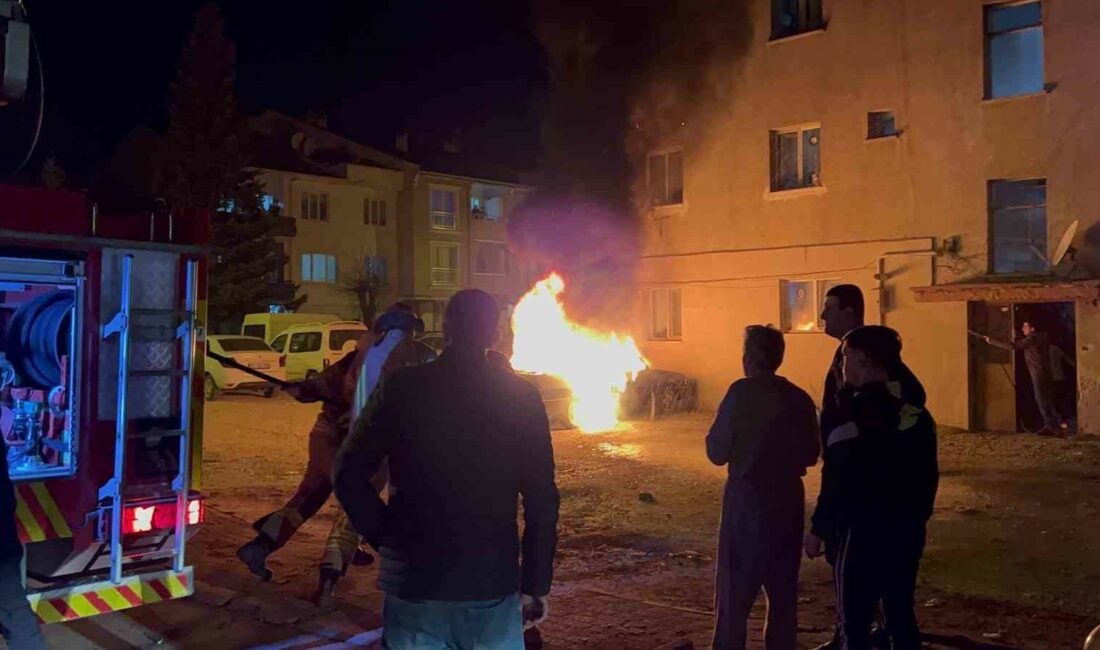 Park halindeki araç yanarak kullanılamaz hale geldi BURSA'NIN İNEGÖL İLÇESİ HAMİDİYE MAHALLESİNDE PARK HALİNDEKİ ARAÇ ALEV ALEV