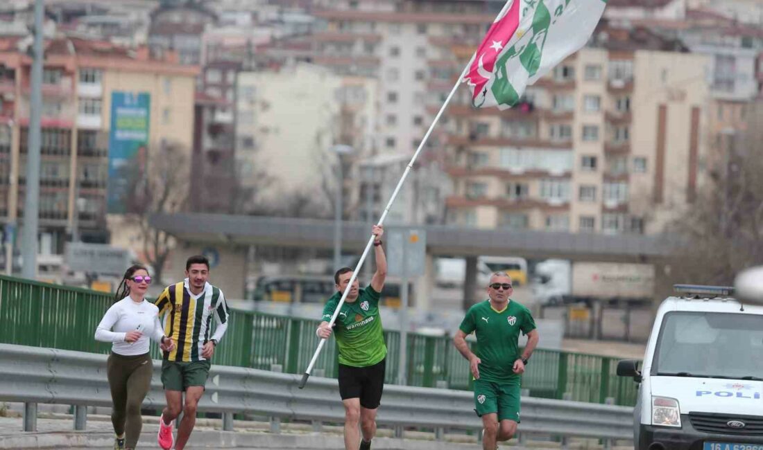 Sevgililer Günü’nde Bursaspor’a koştular BURSA’DA 4 BURSASPOR TARAFTARI 14 ŞUBAT SEVGİLİLER GÜNÜ’NDE 'SEVGİLİYE KOŞUYORUZ'