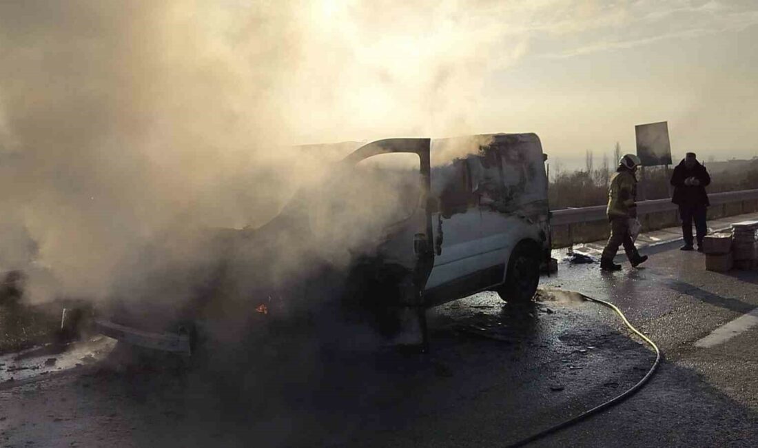 Seyir halindeki minibüs alev aldı BURSA-YALOVA KARAYOLU ORHANGAZİ SÜPÜRGELİK MEVKİİNDE SEYİR HALİNDEKİ İÇİNDE ÇOK SAYIDA