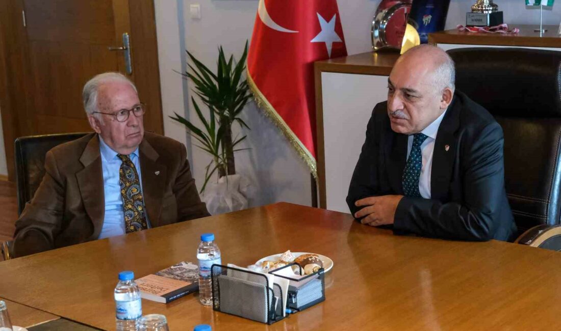 TFF Başkanı Mehmet Büyükekşi, Bursaspor yönetimiyle görüştü TFF BAŞKANI MEHMET BÜYÜKEKŞİ, BURSASPOR YÖNETİMİ İLE BURSA'DA BİR ARAYA