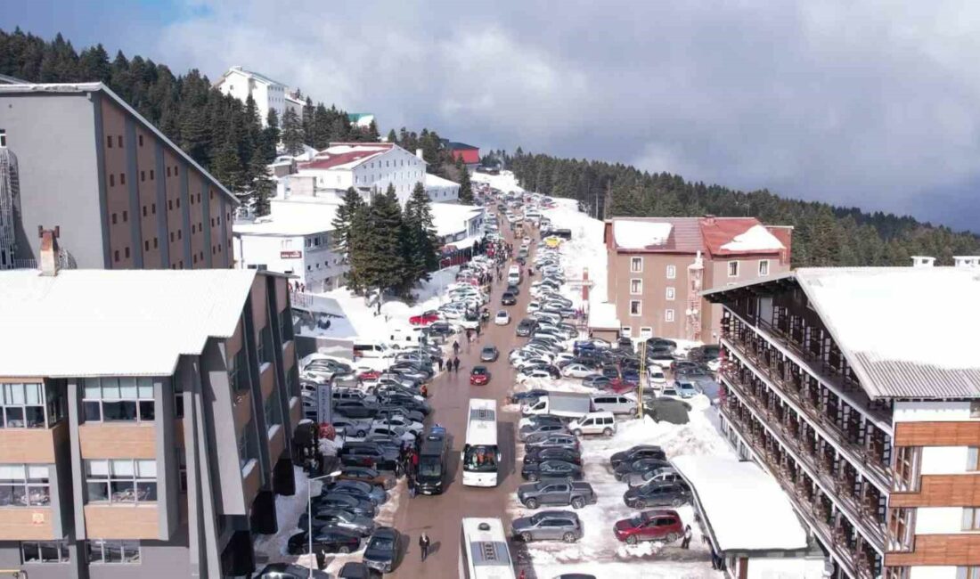 Uludağ’da, yarıyıl tatilinin son hafta sonunda yoğunluk yaşanıyor.