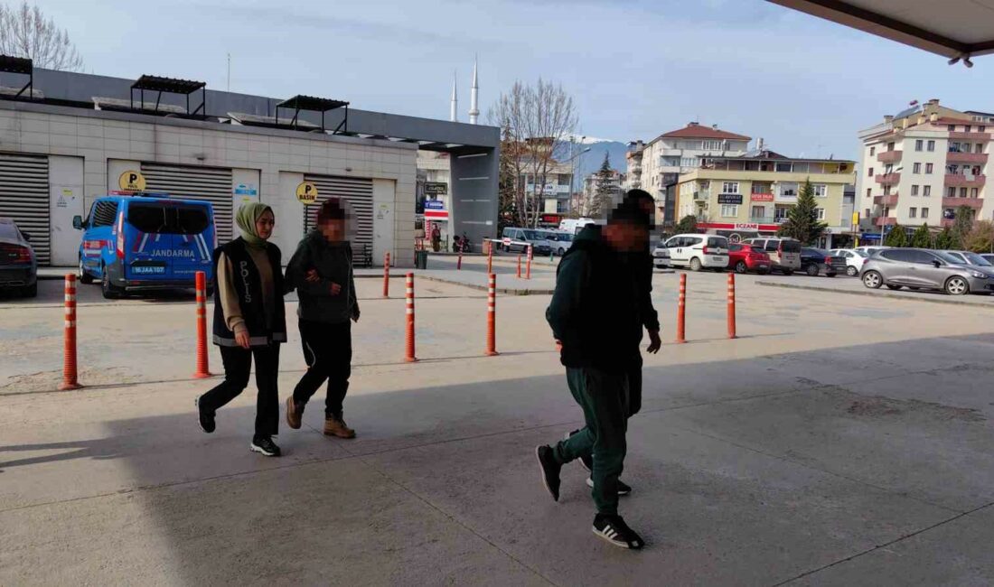 Uyuşturucu taciri sevgililer 1 kilo metanfetaminle yakalandı BURSA'NIN İNEGÖL İLÇESİNDE EMNİYET MÜDÜRLÜĞÜ NARKOTİK EKİPLERİNCE BİR EVE DÜZENLENEN
