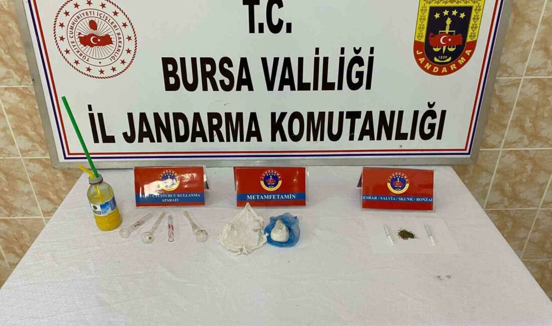 İZNİK İLÇE JANDARMA KOMUTANLIĞI EKİPLERİ, UYUŞTURUCU TACİRLERİNE YÖNELİK OPERASYON DÜZENLEDİ.