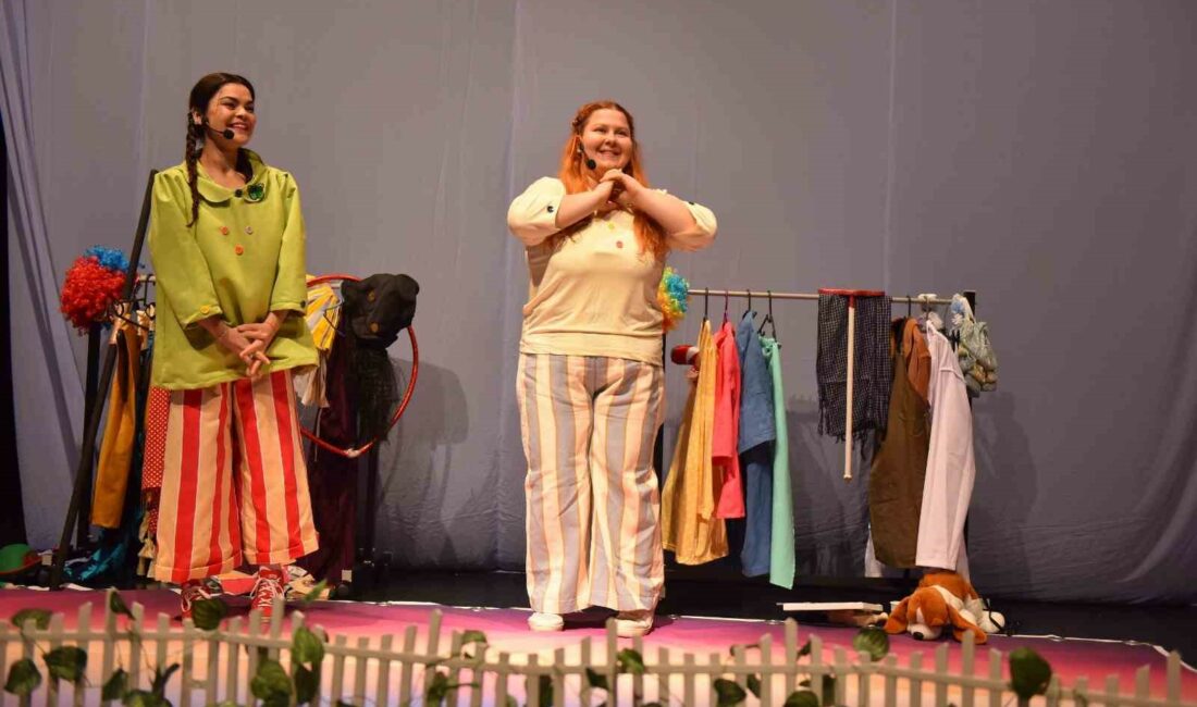 YILDIRIM BELEDİYESİ’NİN DÜZENLEDİĞİ ‘MASAL FABRİKASI’ ÇOCUK TİYATROSU, YILDIRIMLI MİNİKLERE KAHKAHA