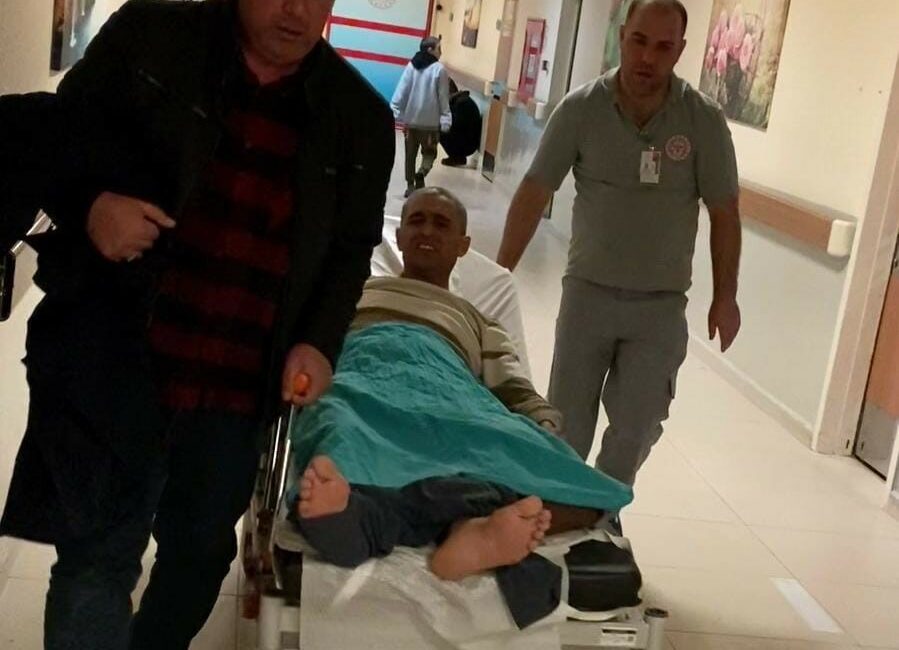 Bursa’da yol kenarında tuvaletini yapan adam silahla yaralandı Bursa’nın İnegöl ilçesinde, yol kenarında tuvaletini yapan adam, kimliği belirsiz