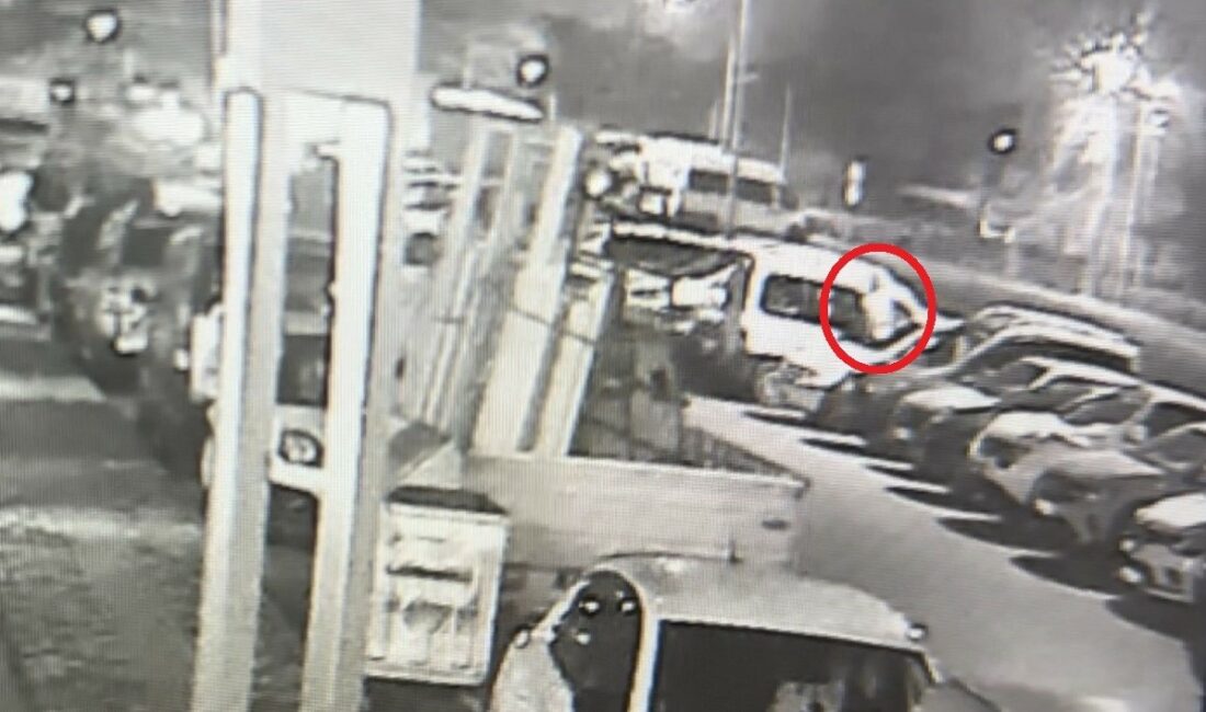 Bursa’da araçtan inşaat malzemesi çalan şüpheli tutuklandı Bursa’da hafif ticari araçtan 50 bin lira değerinde hırsızlık yapan