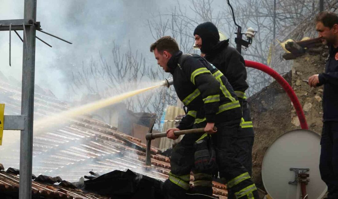 Bursa’da korkutan yangın Bursa’da meydana gelen yangında 2 müstakil ev yandı.