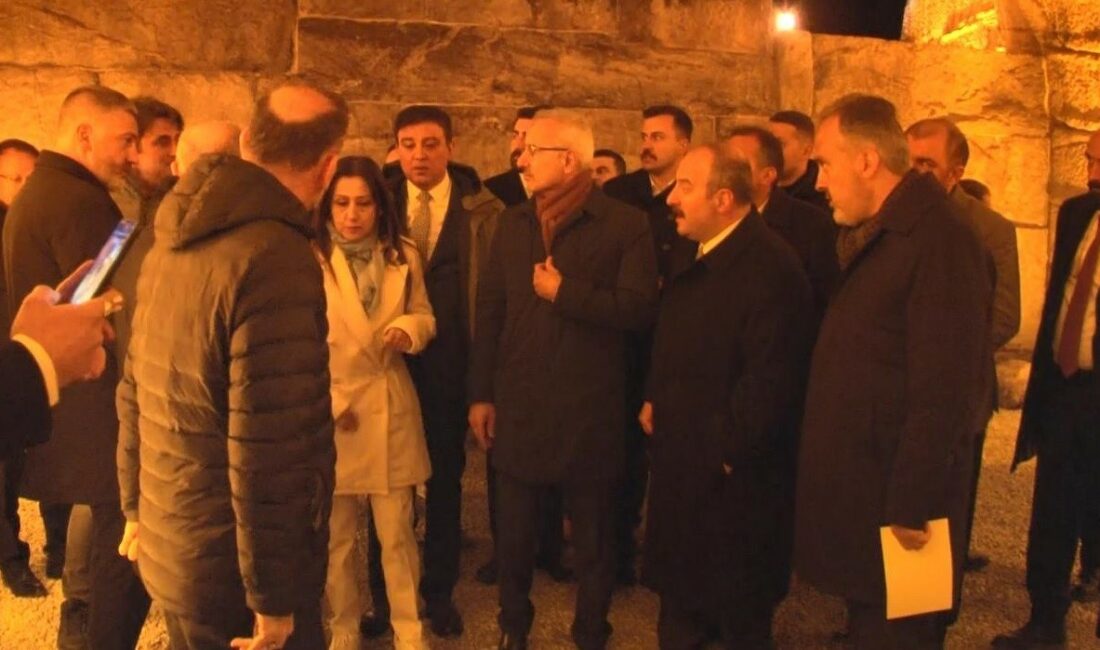 ULAŞTIRMA VE ALTYAPI BAKANI ABDULKADİR URALOĞLU, İZNİK'TE İFTARDA VATANDAŞLARLA BULUŞTU.