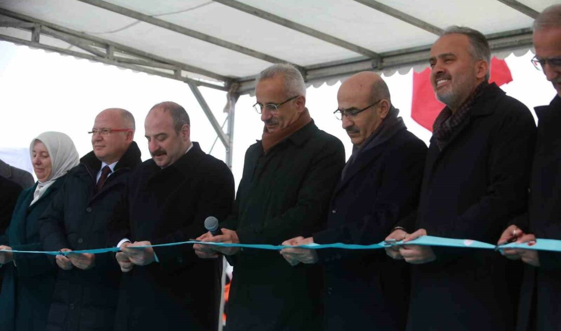 Bakan Uraloğlu: “Yüksek Hızlı Tren hattını önümüzdeki yılın sonunda bitirmeyi hedefliyoruz” ULAŞTIRMA VE ALTYAPI BAKANI ABDULKADİR URALOĞLU; “BURSA’DA YÜKSEK HIZLI TREN