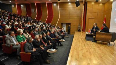 Bursa Büyükşehir Belediye Başkanı Alinur Aktaş, Mudanya Üniversitesi’nde eğitim gören