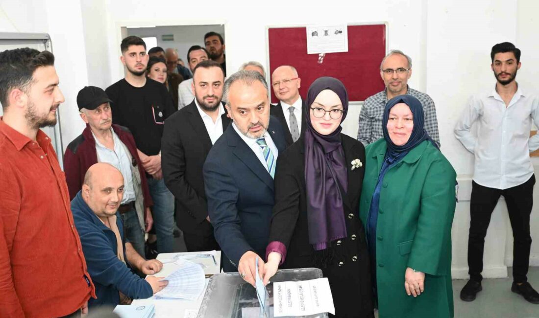 Aktaş oyunu kullandı Bursa Büyükşehir Belediye Başkanı Alinur Aktaş, oyunu kullandı.