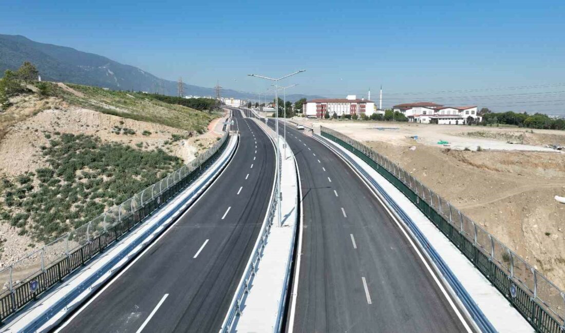 Başkan Aktaş, “Trafik yükümüz 3 kat hafiflemiş olacak” BURSA BÜYÜKŞEHİR BELEDİYE BAŞKANI ALİNUR AKTAŞ, DOĞU BATI HATTINDA KESTEL’DEN