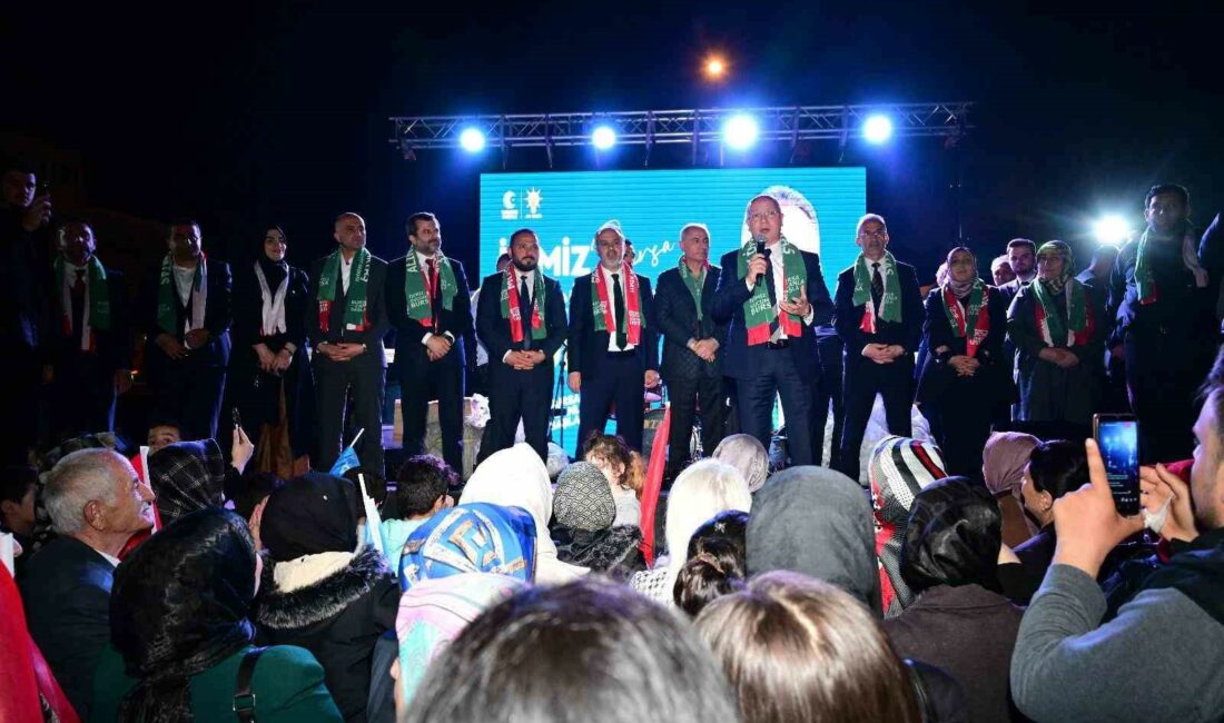 Başkan Aktaş’a Gürsu’da sevgi seli BURSA BÜYÜKŞEHİR BELEDİYE BAŞKANI ALİNUR AKTAŞ, GÜRSU KENT MEYDANI’NDA BİNLERCE