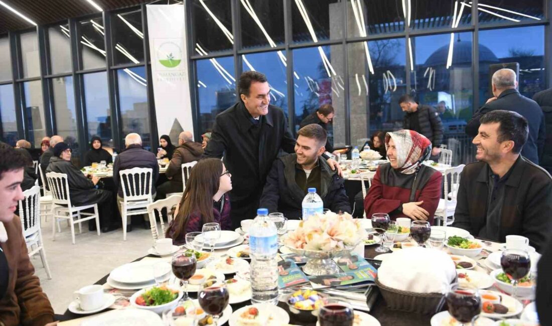 Başkan Dündar, şehit aileleri onuruna iftar verdi OSMANGAZİ BELEDİYE BAŞKANI MUSTAFA DÜNDAR, ŞEHİT AİLELERİ ONURUNA İFTAR PROGRAMI