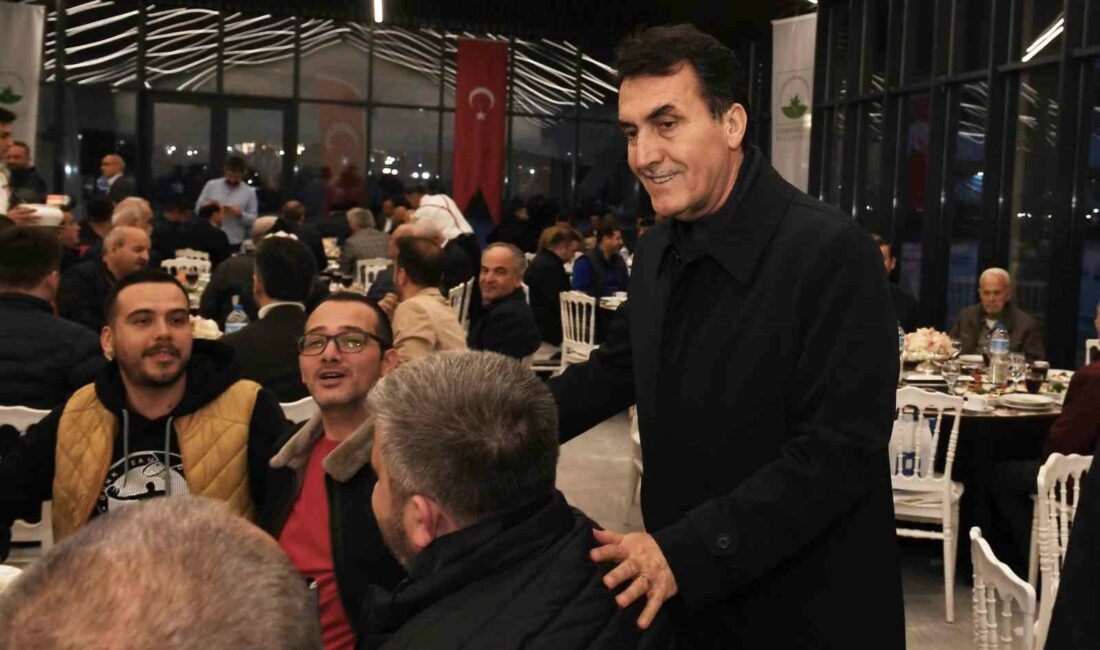 Başkan Dündar taksicilerle iftarda buluştu OSMANGAZİ BELEDİYE BAŞKANI MUSTAFA DÜNDAR, BURSA’DA HİZMET VEREN TAKSİCİ ESNAFI