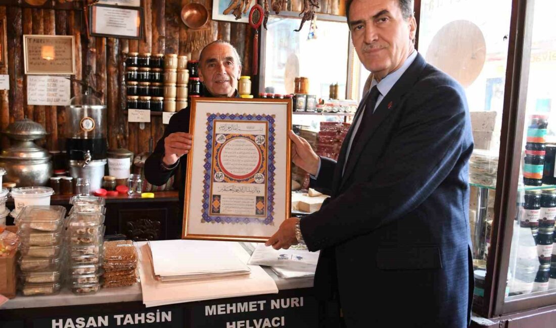 Başkan Dündar’a yenilediği çarşıda büyük ilgi YAPTIĞI RESTORASYON ÇALIŞMALARIYLA KAYHAN ÇARŞISI’NI BAŞTAN AŞAĞI YENİLEYEN OSMANGAZİ BELEDİYE