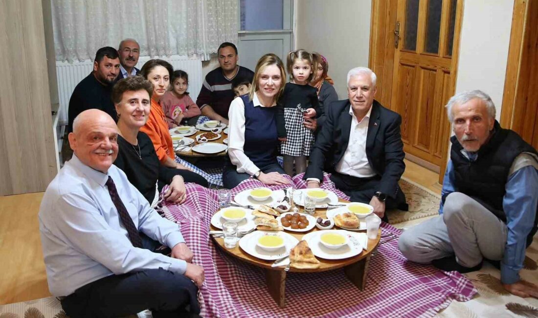 Bozbey, Aydın ailesinin iftar sofrasına konuk oldu CHP Bursa Büyükşehir Belediye Başkan Adayı Mustafa Bozbey, iftarını İznik’te