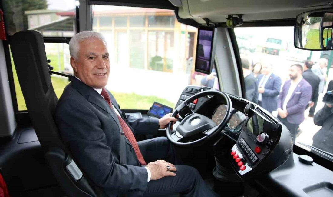 Bozbey: “Bursa’yı tanıştıracağımız metrobüs için ön siparişi verdik” Bursa Büyükşehir Belediye Başkan Adayı Mustafa Bozbey, projeleri yer arasında