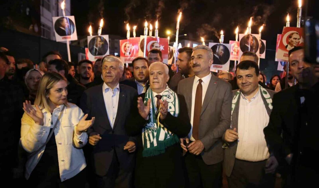 BURSA BÜYÜKŞEHİR BELEDİYE BAŞKAN ADAYI MUSTAFA BOZBEY, ORHANGAZİ’DE MEŞALELERLE KARŞILANDI.