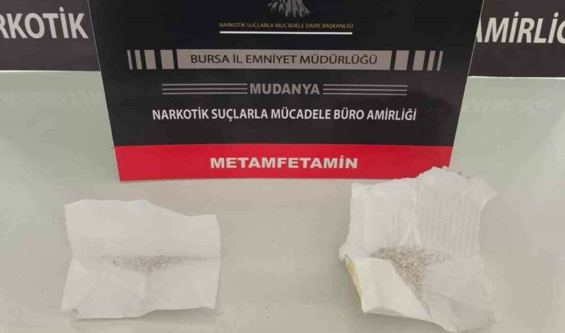 Bursa polisi uyuşturucu tacirlerine göz açtırmadı BURSA'NIN MUDANYA İLÇESİNDE NARKOTİK SUÇLARLA MÜCADELE BÜRO AMİRLİĞİ EKİPLERİ, ŞÜPHELİ