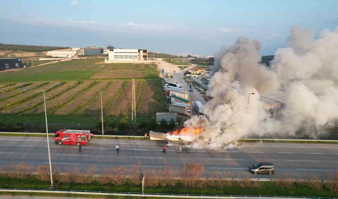 Bursa’da devrilen dorse alevlere teslim oldu Bursa’da devrilen tırın dorsesi alev alev yanarken o anlar dron