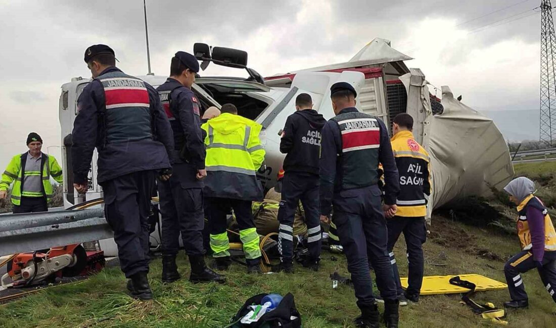 Bursa’da devrilen tırın sürücüsü yaralandı Bursa’da virajda kontrolden çıkarak devrilen tırın sürücüsü yaralandı.