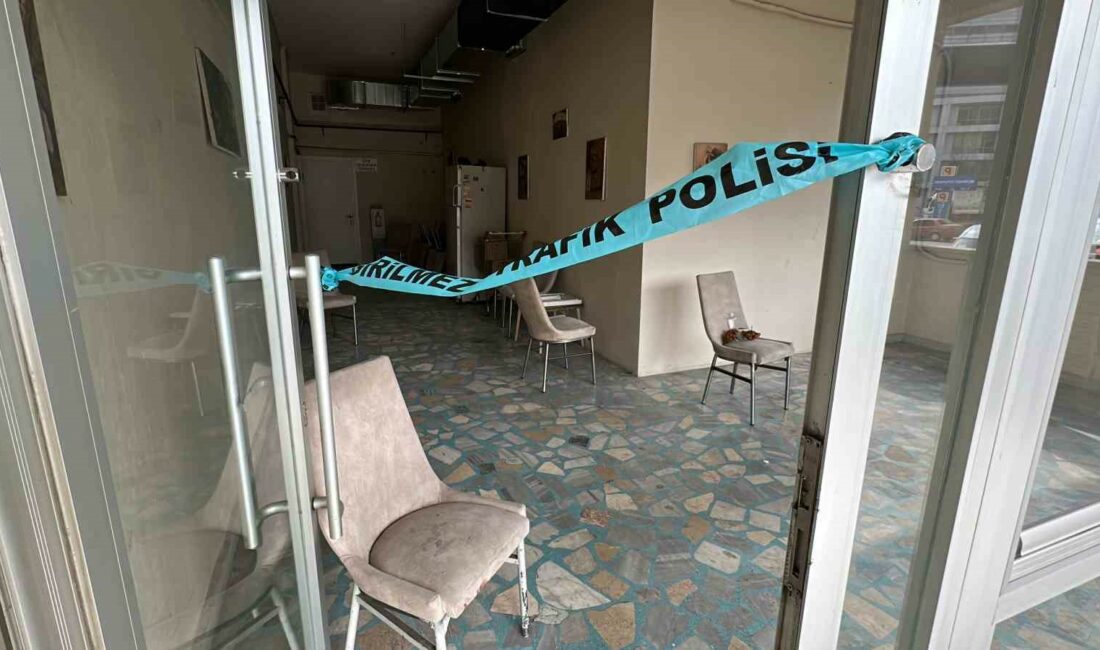 Bursa’da husumetlisini dernek lokalinde vurdu BURSA'DA ÖNCEDEN ARALARINDA HUSUMET BULUNAN İKİ TARAFIN KAVGASINDA KAN AKTI.