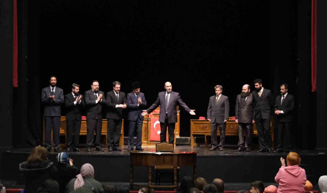 Bursa’da oerde İstiklal Marşı için açıldı BURSA BÜYÜKŞEHİR BELEDİYESİ ŞEHİR TİYATROSU TARAFINDAN İSTİKLAL MARŞI’NIN KABULÜNÜN 103’ÜNCÜ