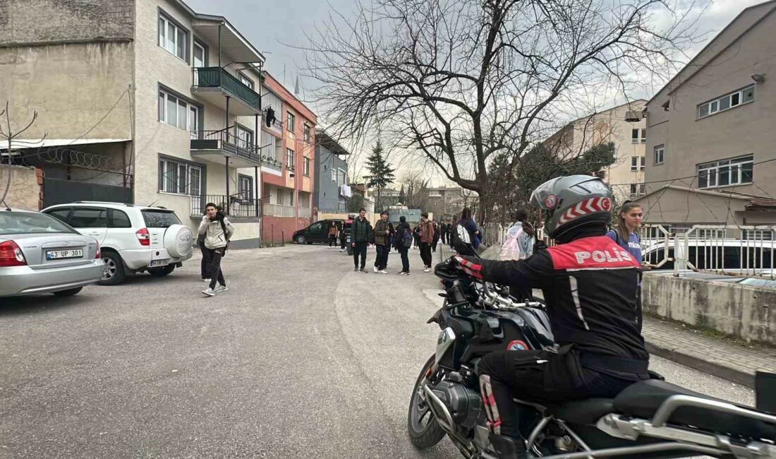 Bursa’da okullar daha güvenli BURSA İL EMNİYET MÜDÜRLÜĞÜ ASAYİŞ ŞUBE MÜDÜRLÜĞÜ'NE BAĞLI EKİPLER, OKUL