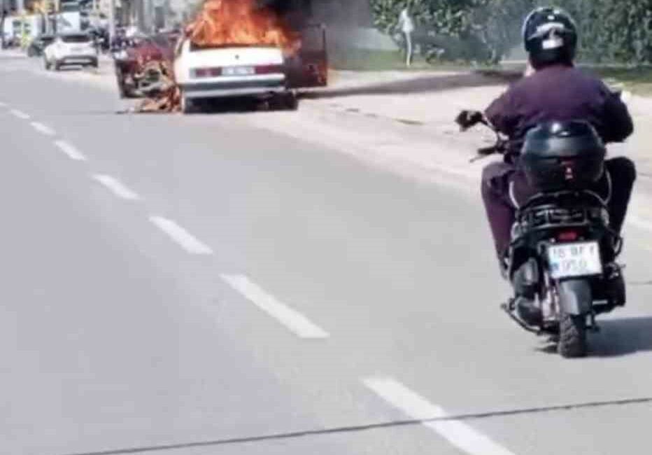 Bursa’da otomobil alevlere teslim oldu BURSA’DA SEYİR HALİNDE OLAN OTOMOBİL ALEV ALEV YANDI. O ANLAR