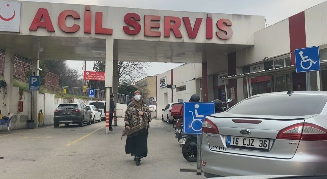 BURSA UZUN SÜREDİR KONUŞMADIĞI KIZININ ŞEHİRDIŞINDAN YANINA GELEN ANNE, YENİDEN