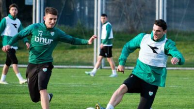 BURSASPOR BUGÜN YAPTIĞI İDMANLA KIRKLARELİSPOR MAÇI HAZIRLIKLARINI SÜRDÜRDÜ.