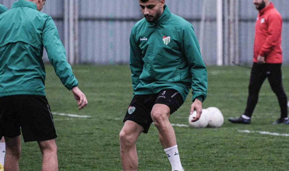 Bursaspor’da Kırşehir FSK maçı hazırlıkları başladı BURSASPOR'DA KIRŞEHİR FSK MAÇI HAZIRLIKLARI BUGÜN YAPILAN İDMANLA BAŞLADI.