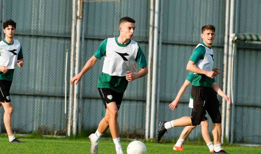 BURSASPOR'DA ZONGULDAK KÖMÜRSPOR MAÇI HAZIRLIKLARI BUGÜN DE DEVAM ETTİ.