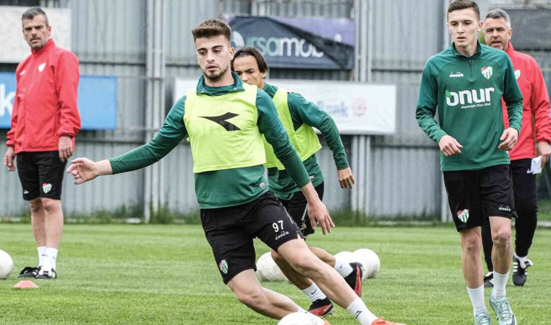 Bursasporlu futbolcular pes etmiyor BURSASPOR'DA ZONGULDAK KÖMÜRSPOR MAÇI HAZIRLIKLARI BUGÜN YAPILAN İDMANLA DEVAM ETTİ.