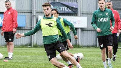 BURSASPOR'DA ZONGULDAK KÖMÜRSPOR MAÇI HAZIRLIKLARI BUGÜN YAPILAN İDMANLA DEVAM ETTİ.