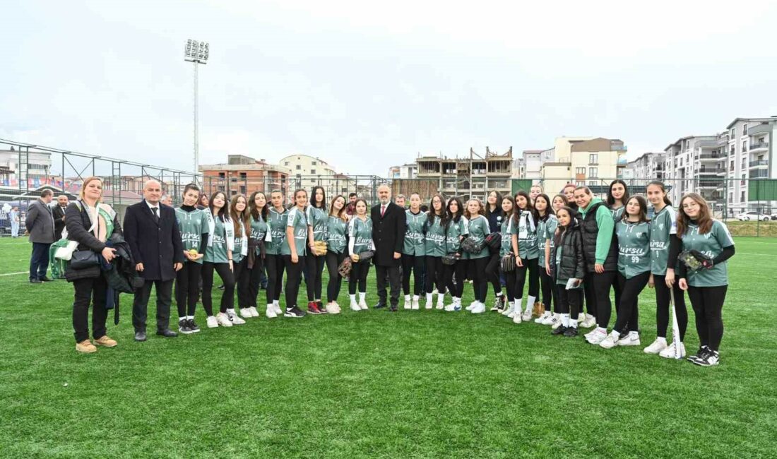Büyükşehir’den Nilüfer’e futbol sahası BURSA’DA SPORUN ÇITASINI YÜKSELTMEK AMACIYLA HER ALANDA ÖNEMLİ PROJELERE İMZA