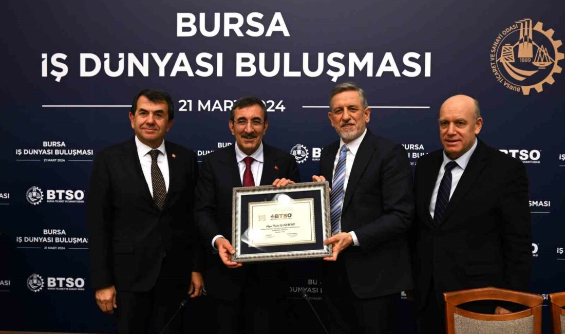 BURSA'DA İŞ DÜNYASIYLA BİR ARAYA GELEN CUMHURBAŞKANI YARDIMCISI CEVDET YILMAZ,