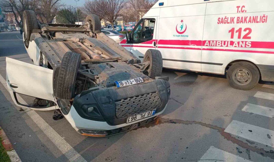 Bursa’da döner kavşakta kaza: 2 yaralı Bursa’nın İnegöl ilçesi Hamidiye Mahallesi’nde meydana gelen kazada 2 kişi