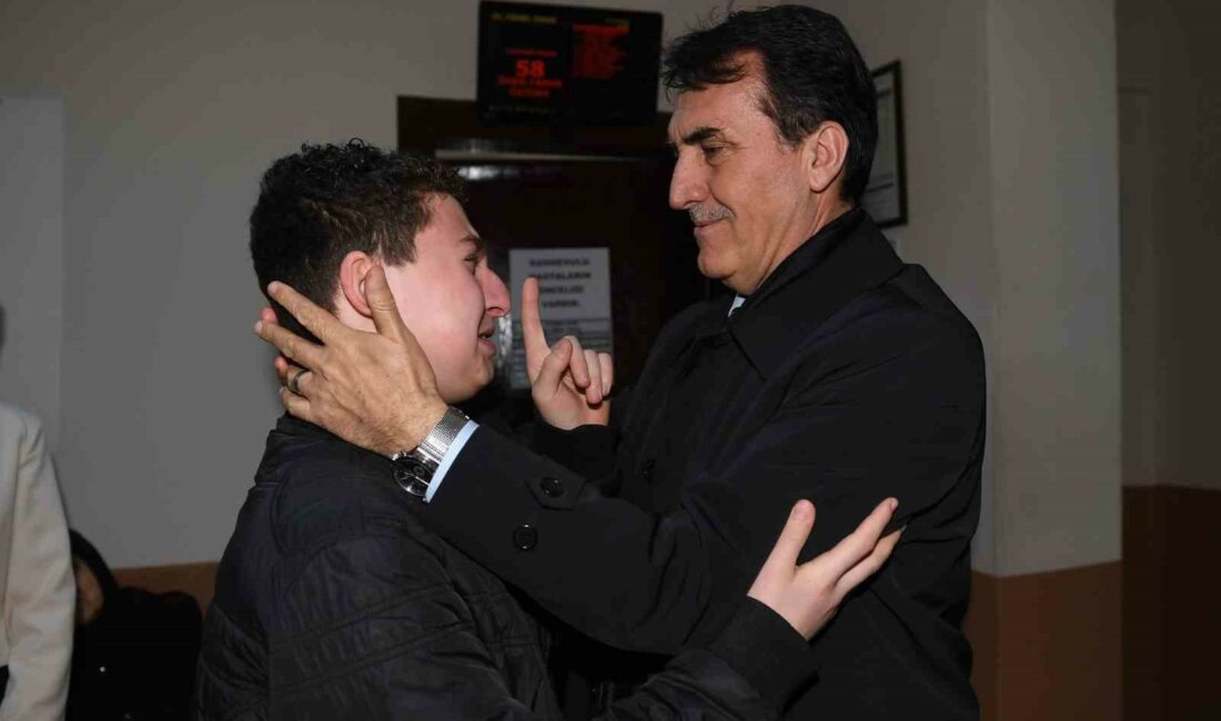 Dündar’a sevgi dolu karşılama OSMANGAZİ BELEDİYE BAŞKANI VE CUMHUR İTTİFAKI OSMANGAZİ BELEDİYE BAŞKAN ADAYI