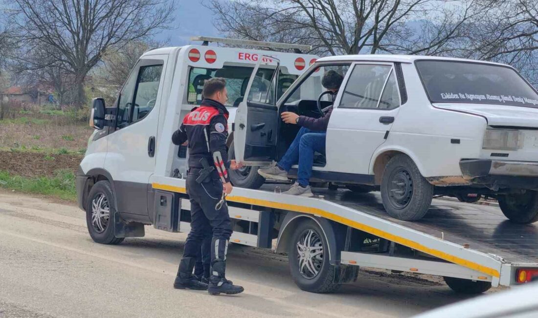 Dur ihtarına uymayan sürücü kovalamaca sonucu yakalandı DEVRİYE ATAN POLİS EKİPLERİ, ŞÜPHELENDİKLERİ ARACIN SÜRÜCÜSÜNE DUR İHTARINDA BULUNDULAR.