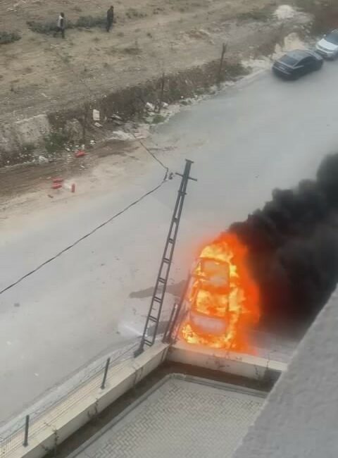 Bursa’da duvara çarpan otomobil yandı Bursa’nın Nilüfer ilçesinde, duvara çarpan otomobil yanarak küle döndü.