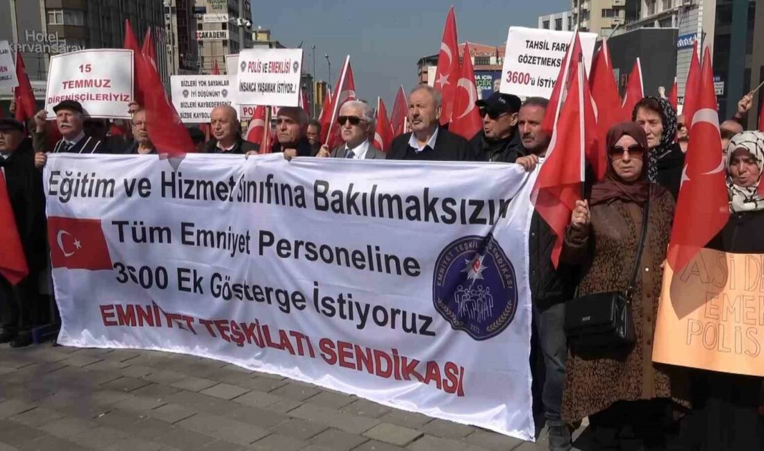 Emekli polisler Bursa’dan seslendi: “3600 ek gösterge istiyoruz” BURSA'DA EMEKLİ POLİSLER 3600 EK GÖSTERGE İÇİN 15 TEMMUZ DEMOKRASİ