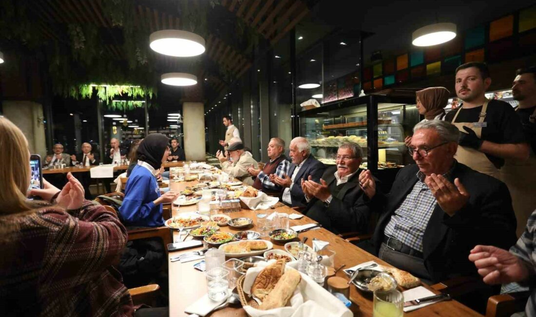 İnegöl’ün geçmişi ile geleceği aynı iftarda buluştu İNEGÖL BELEDİYE BAŞKANI ALPER TABAN, HUZUREVİ SAKİNLERİYLE LİSE ÖĞRENCİLERİNİ AYNI