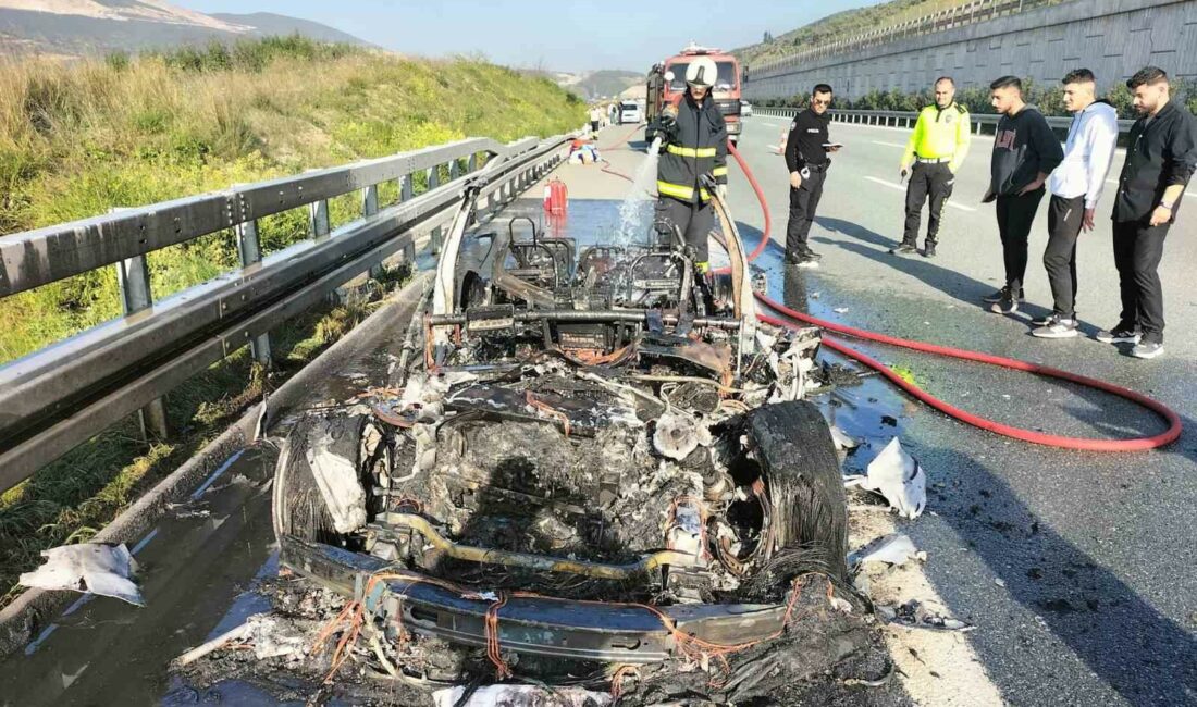 Bursa’da elektrikli otomobil küle döndü Bursa’nın Gemlik ilçesinde, seyir halindeyken alev alan elektrikli otomobil küle